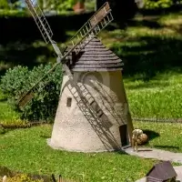 Větrný mlýn Kuželov - park Boheminium Mariánské Lázně