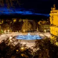 Zimní večerní zpívající fontána - kolonáda Mariánské Lázně