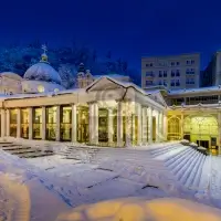 Mariánské Lázně - Pavilon Křížového pramene - zimní večer